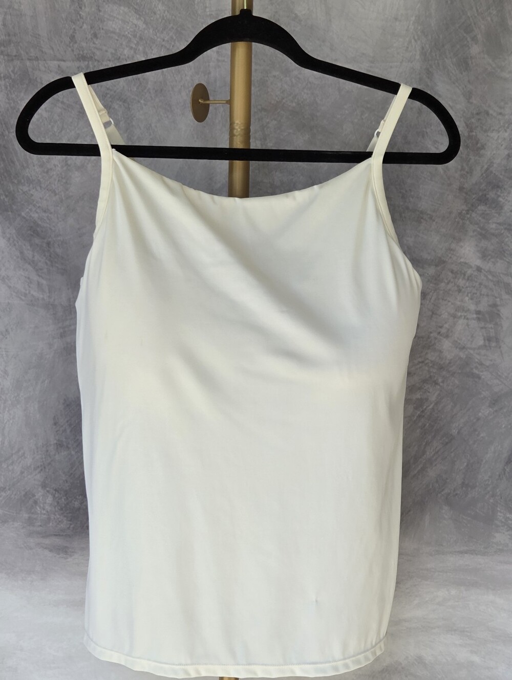 Avenue Body Women's Off White Cami Tank Top Built-In Bra Cups Size 44DD NWOT